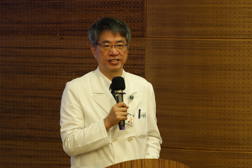 陳宗鷹副院長致歡迎詞，也擔任專題演講座長。(人文真善美陳毅麟攝)