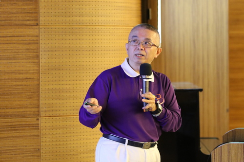 標準化病人中心主持人高聖博醫師擔任座談會座長。(人文真善美陳毅麟攝)