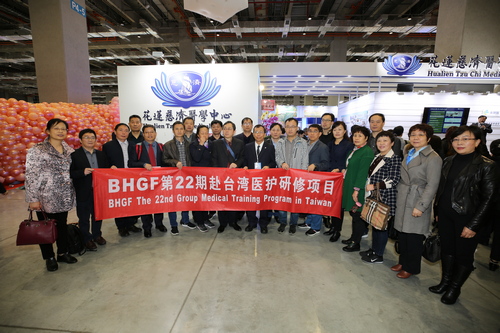 山東第一醫科大學第二附屬醫院五日起至花蓮慈院研習，第一站就是到臺灣科技展了解花蓮慈院在細胞治療領域以及新藥醫材創新研發的成果發展。