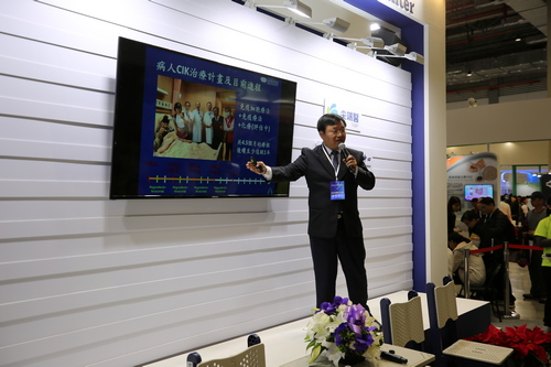 花蓮慈院基因暨幹細胞研製中心主任孫立易，分享CIK細胞治療首例經驗，讓更多民眾了解細胞治療的方式與優勢。