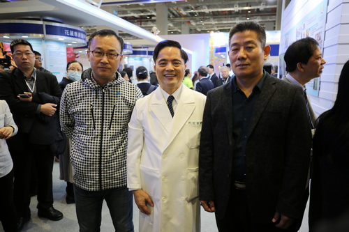 山東第一醫科大學第二附屬醫院五日起至花蓮慈院研習，第一站就是到臺灣科技展了解花蓮慈院在細胞治療領域以及新藥醫材創新研發的成果發展。