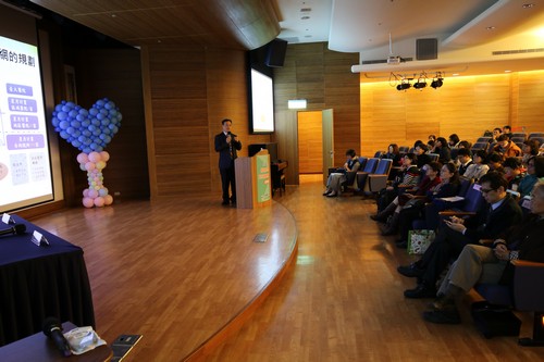 臺大醫院家庭醫學部社區醫學科主任詹其峰分享推動分級醫療「星月計畫」執行現況,以及在院內、院外的宣導策略 臺大醫院家庭醫學部社區醫學科主任詹其峰分享推動分級醫療「星月計畫」執行現況,以及在院內、院外的宣導策略