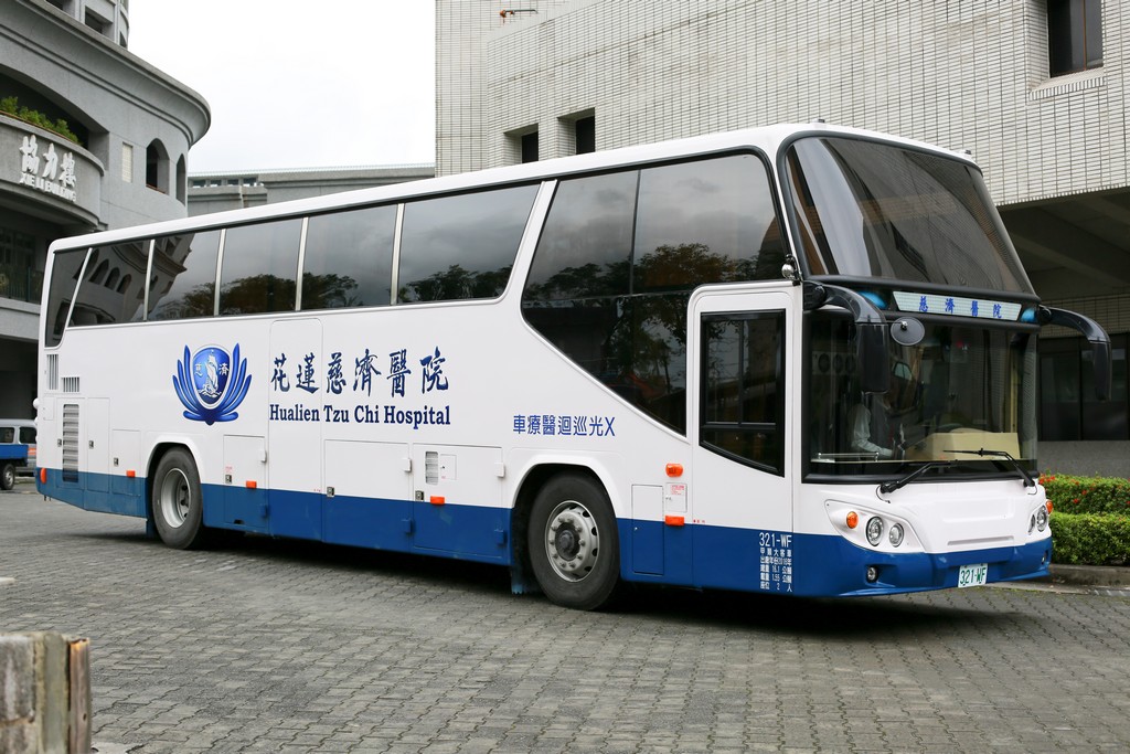 獨立的X光篩檢車進行檢查 獨立的X光篩檢車進行檢查