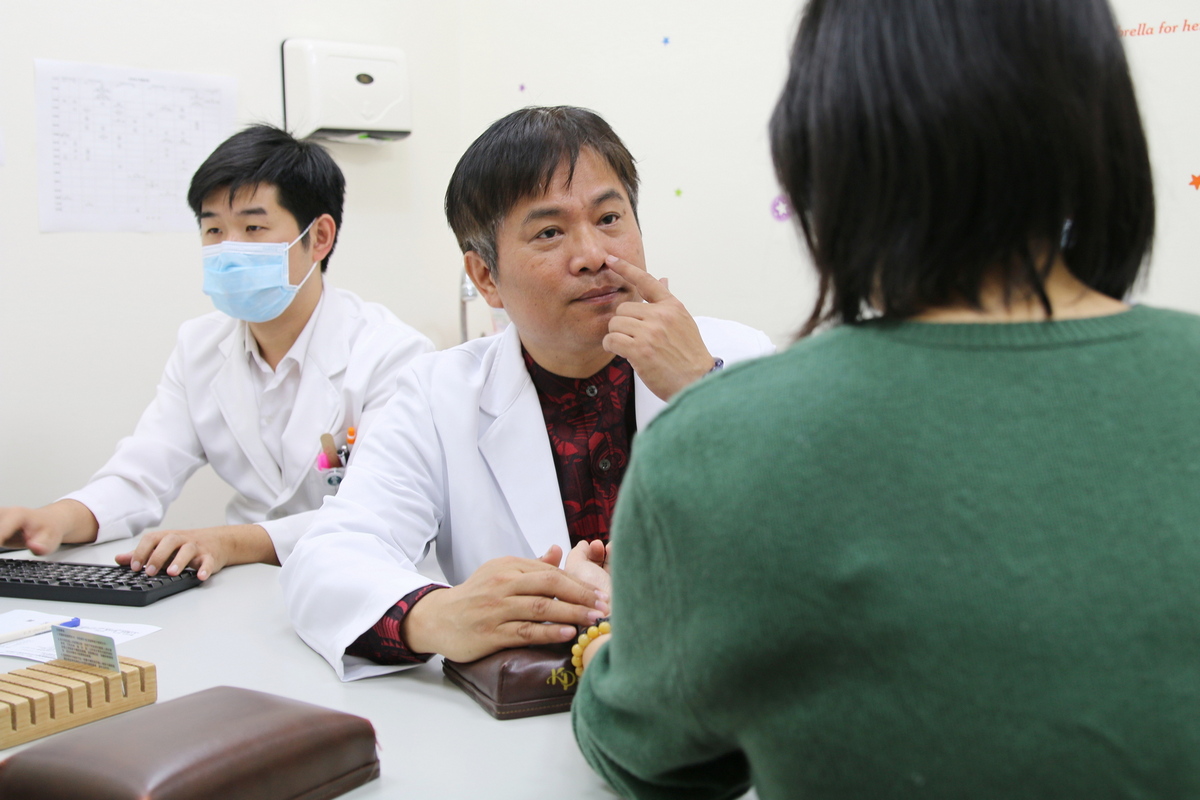 專長「脈學」的中醫師楊世敏，從今年一月起，每月第二週的週四下午於花蓮慈濟醫院提供門診服務，且診治、教學並行