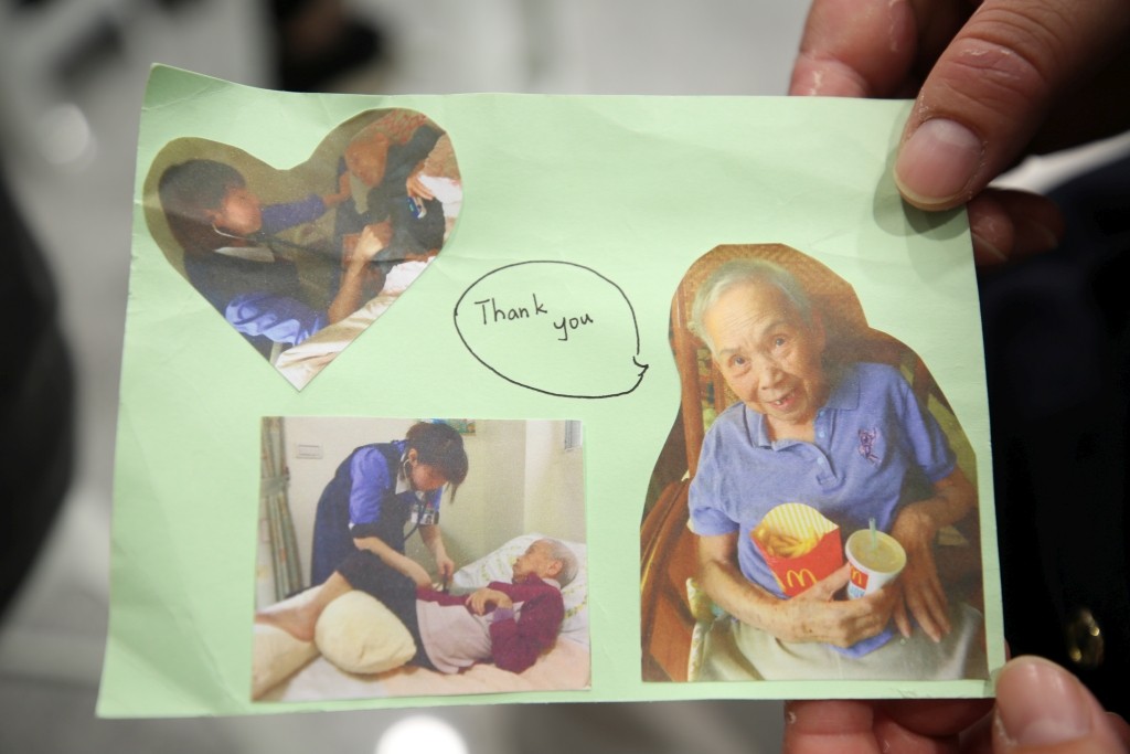 照顧奶奶的照片