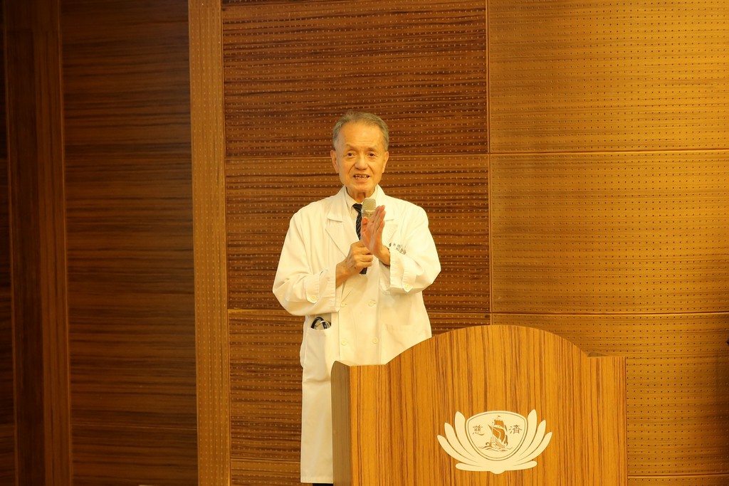 慈濟醫療財團法人執行長林俊龍表示，現今的通訊、科技進步，應用智慧醫療在長者的臨床照護上是目前趨勢