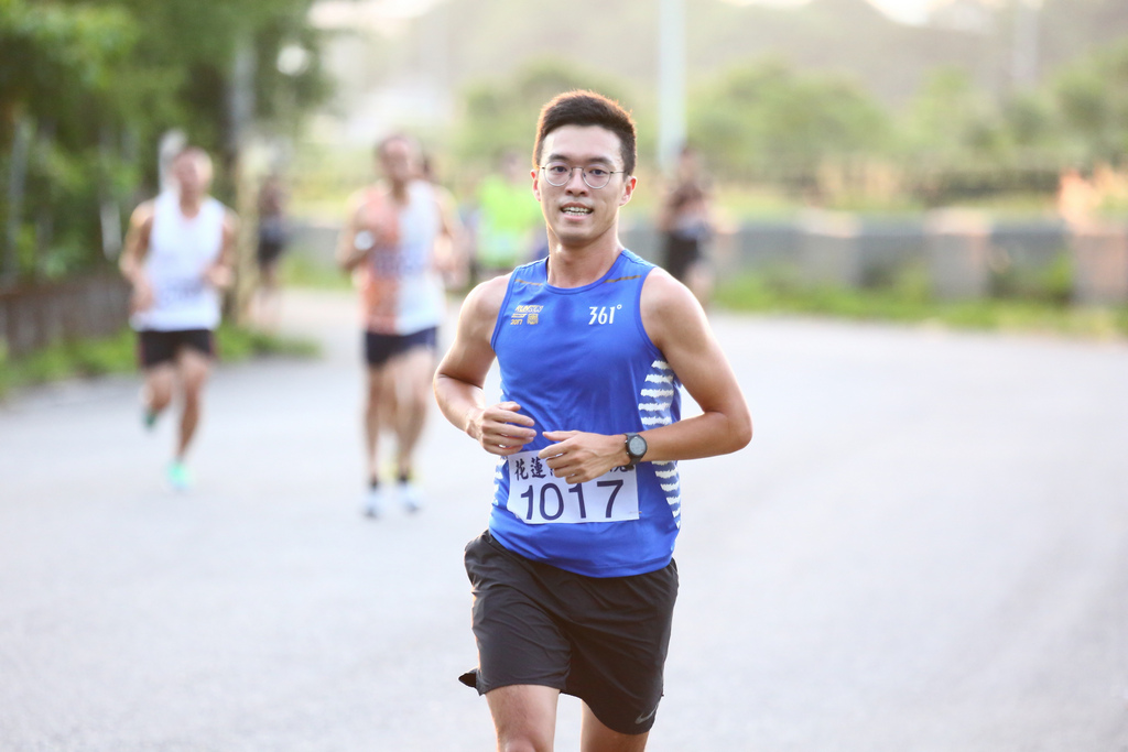 醫院男子組第一名則是藥學部的湯岳勳，他表示，今年路跑路線與去年不同，還有一段上坡路段，讓路跑更有挑戰，很開心獲得院內男子組第一名