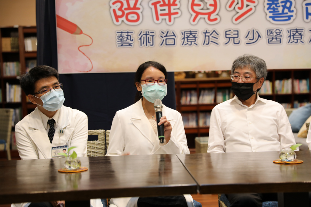 陳珮儀主任表示，藝術治療會透過個案狀況來安排，可以有一對一、親子互動或者團體形式進行