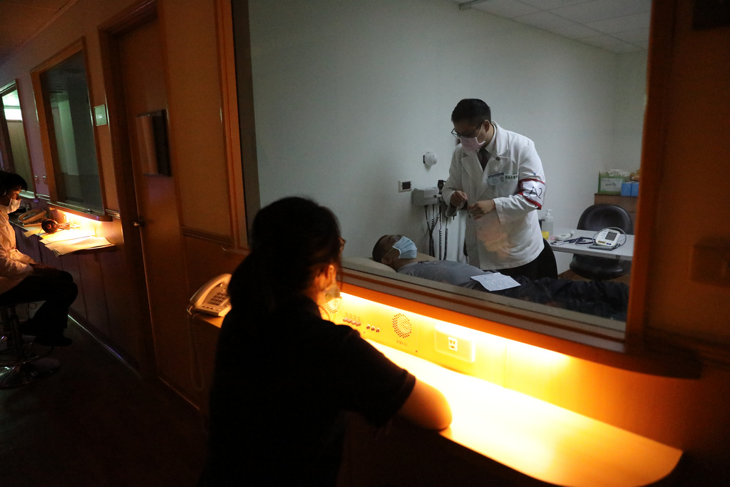 目前是第二年住院醫師的吳立工醫師接受OSCE測驗增加臨床技能操作經驗