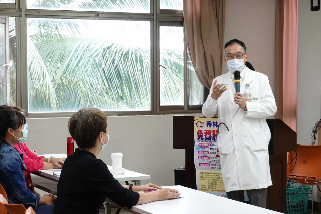 花蓮慈濟醫院胸腔內科主任林智斌說明肺阻塞疾病的預防及治療