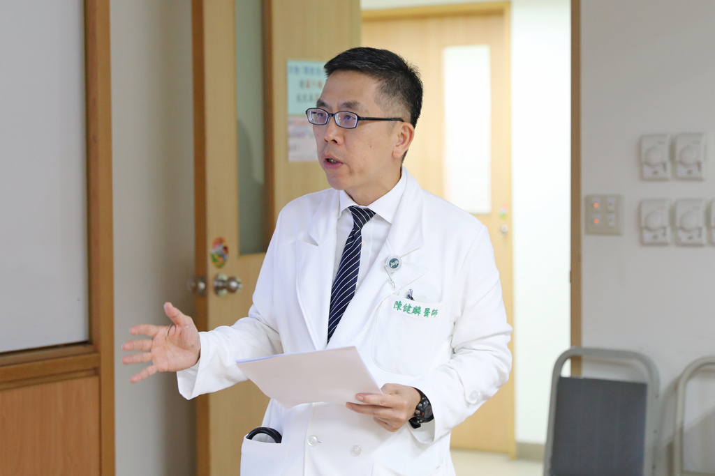 花蓮慈院肝膽腸胃科主任陳健麟表示，預防甚於治療，未來除了看診時與病人衛教，也會規劃進入社區宣導酒害防制，並提高民眾對於酒精不耐症的認識