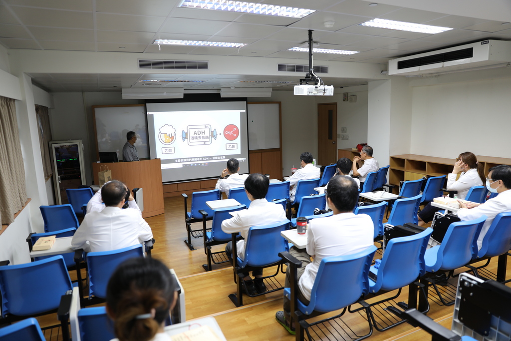 史丹佛大學醫學院資深研究員陳哲宏博士，分享「戒酒與食道癌防治」，希望呼籲國人重視酒精不耐症與食道癌、口腔癌息息相關