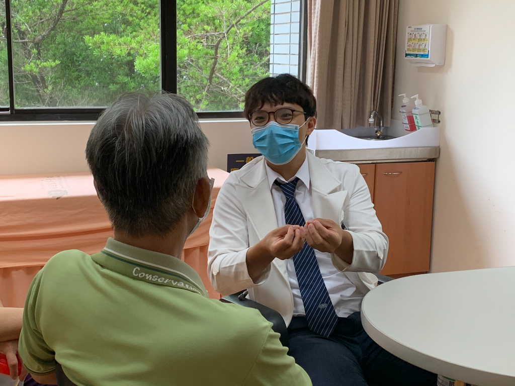 蕭先生出院後,在神經內科陳俞名醫師的回診追蹤2個月並無遺留明顯後遺症。 蕭先生出院後,在神經內科陳俞名醫師的回診追蹤2個月並無遺留明顯後遺症。