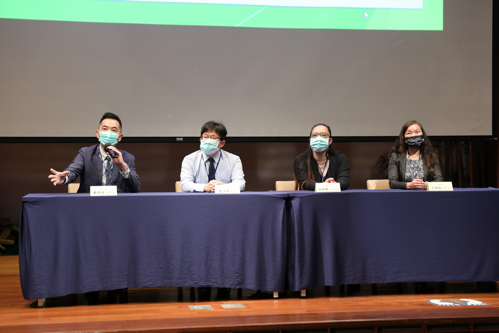 第一場標準化病人經營與成果，臺灣醫學教育學會秘書長蔡詩力(左起)、林口長庚張玉喆副主任、成大附醫施明妍組長、淡水馬偕王明淑主任