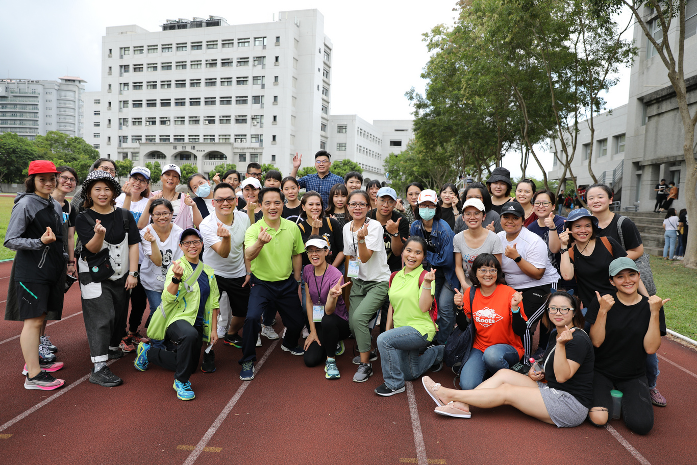 院慶運動會，同仁熱情參與，促進健康也帶動運動風氣