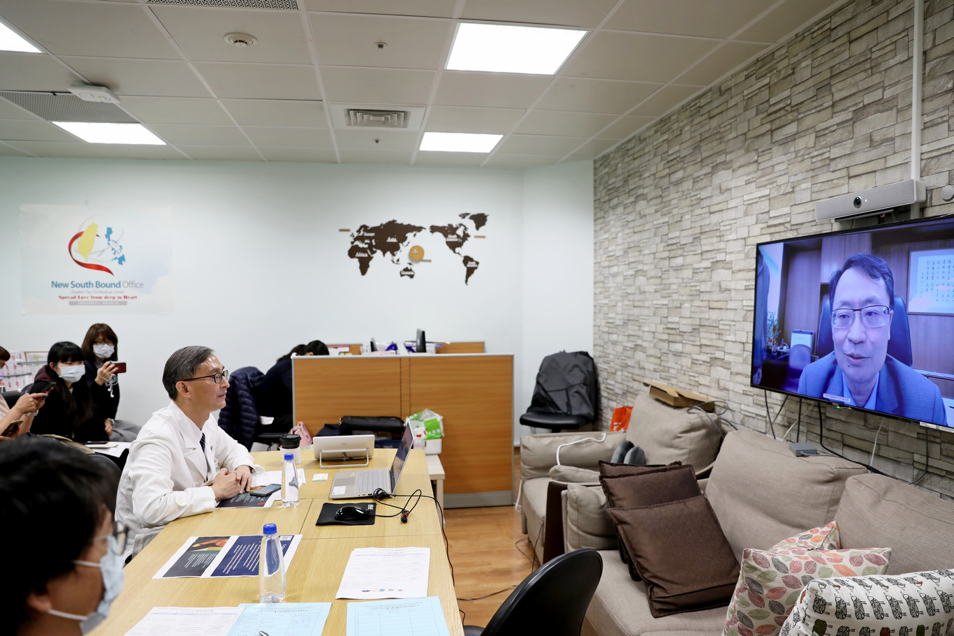 衛福部國家中醫藥研究所所長蘇奕彰分享「臺灣清冠一號NRICM101」對新冠肺炎的治療研究