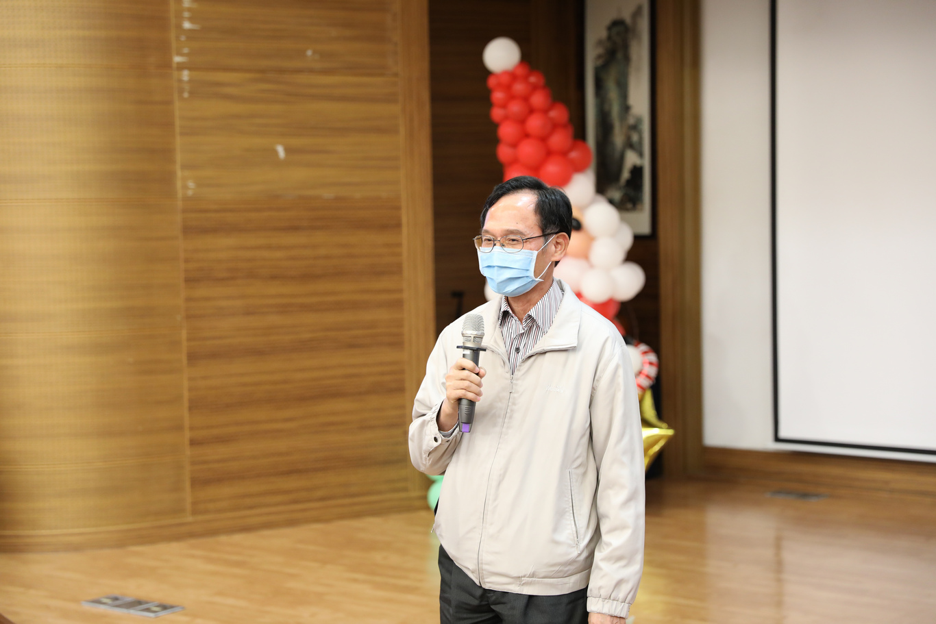 臺東縣衛生局局長黃明恩感謝東區醫療網團隊的用心。