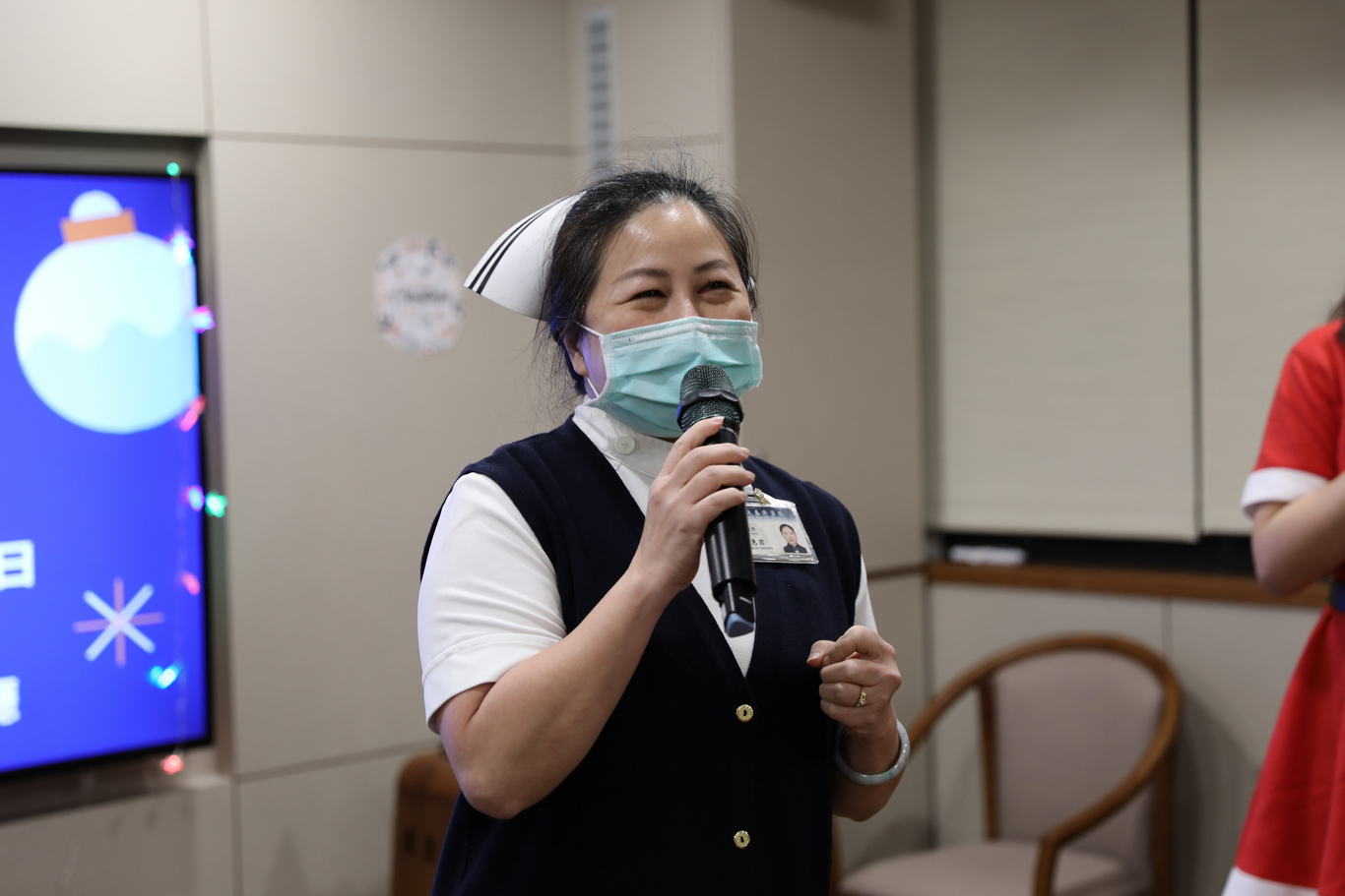 花蓮慈濟醫院護理部鍾惠君主任指出，每年逢大節慶時，心蓮病房都會舉辦熱鬧又溫馨的感恩祝福活動，包含中秋節、端午節跟耶誕節，都是為了讓病人跟家屬能相聚，讓他們能互相道愛及祝福，彼此開心的一起過佳節。