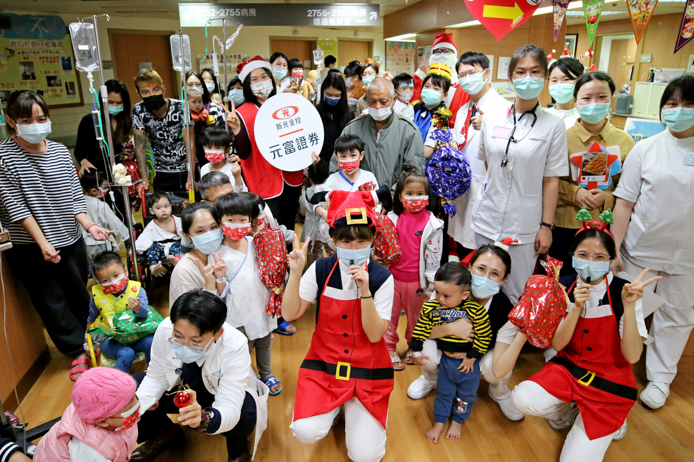 病房洋溢佳節氣氛　心蓮感恩志工相伴