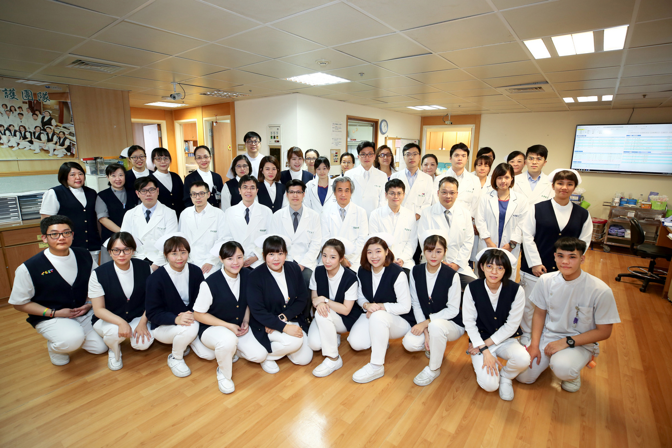 在「醫院特色醫療組」中由花蓮慈院泌尿部郭漢崇主任帶領團隊及泌尿腫瘤科主任江元宏,在錄影尿動力學以精準醫療、臨床研究、最多獲獎等領先國際的優異表現 在「醫院特色醫療組」中由花蓮慈院泌尿部郭漢崇主任帶領團隊及泌尿腫瘤科主任江元宏,在錄影尿動力學以精準醫療、臨床研究、最多獲獎等領先國際的優異表現