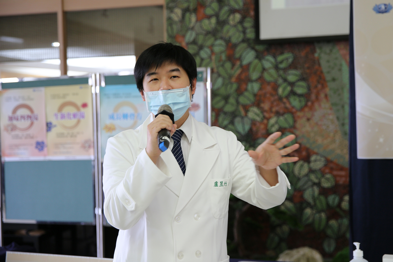 花蓮慈院中醫師盧昱竹表示，感冒是天地之間的一種邪氣，中醫的治療方式是藉由了解病人的體質，對症下藥來對抗其體質容易感染的邪氣，培養體內的元氣，同時提升免疫力及抵抗力，是中醫治療感冒的優勢。