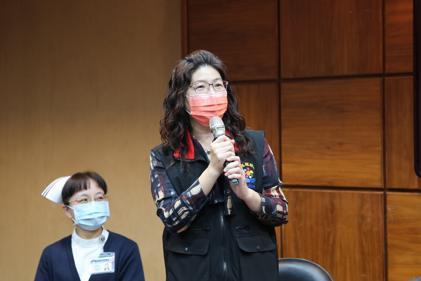 蒞臨花蓮慈院見證啟用儀式的花蓮縣衛生局檢驗科科長林燕孜表示，真的很感恩花蓮慈院願意在檢驗科花費這麼多的心力，打造科技智慧實驗室，或許對醫療體系是一小步，對全花蓮鄉親來說是一大步。