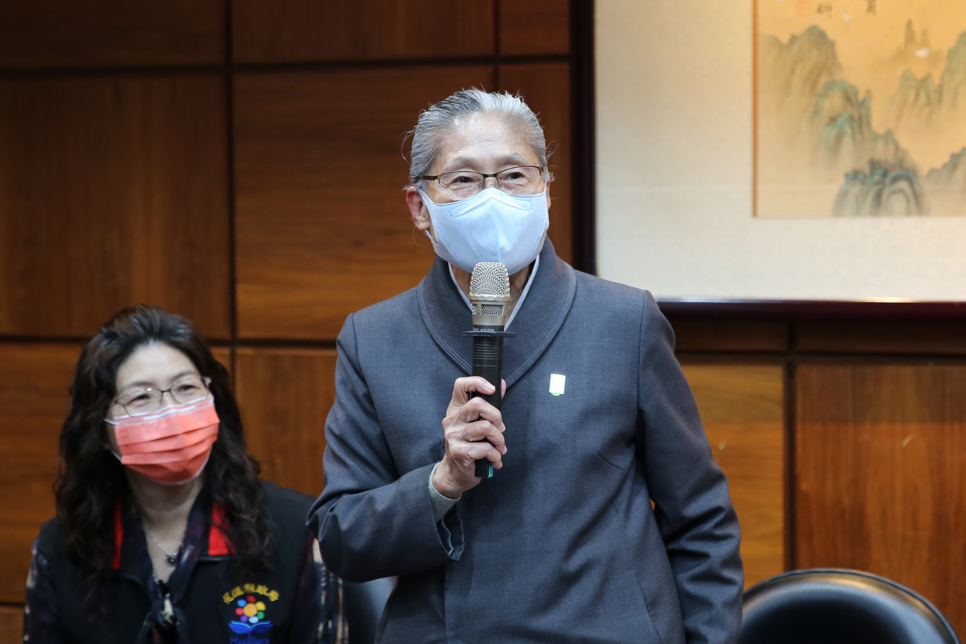 慈濟基金會副總執行長林碧玉蒞臨花蓮慈濟醫院，見證「檢驗醫學科智能實驗室」啟用儀式。