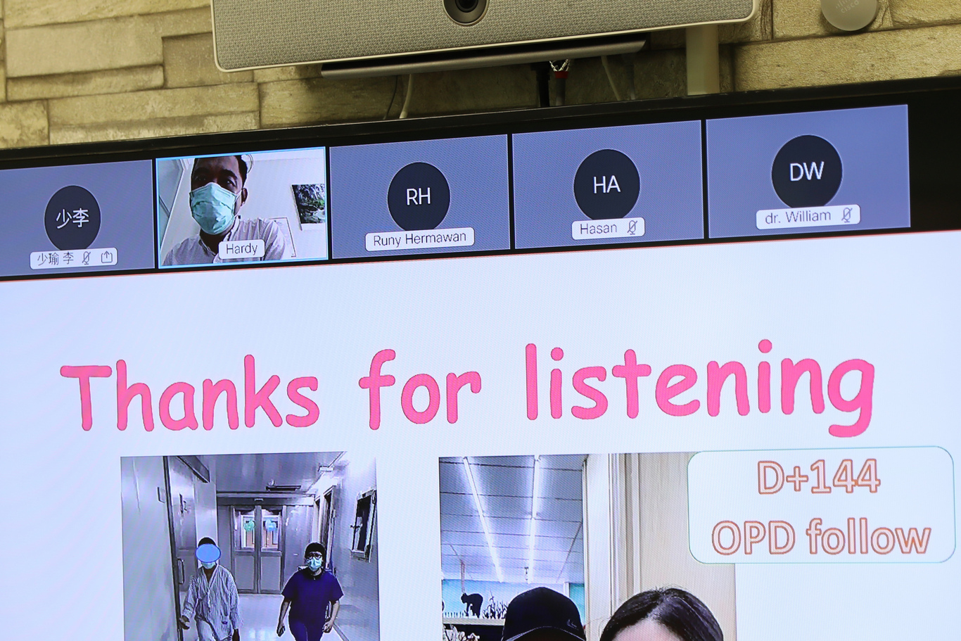 印尼慈院種子醫師之一的哈迪（上排左二），很感恩醫療團隊讓弟弟重獲新生，也很感恩骨髓移植病房護理人員的細心照護，所以回國後，發願學習骨髓移植相關技術及醫療知識，每個月都在雲端相會，交流學習。