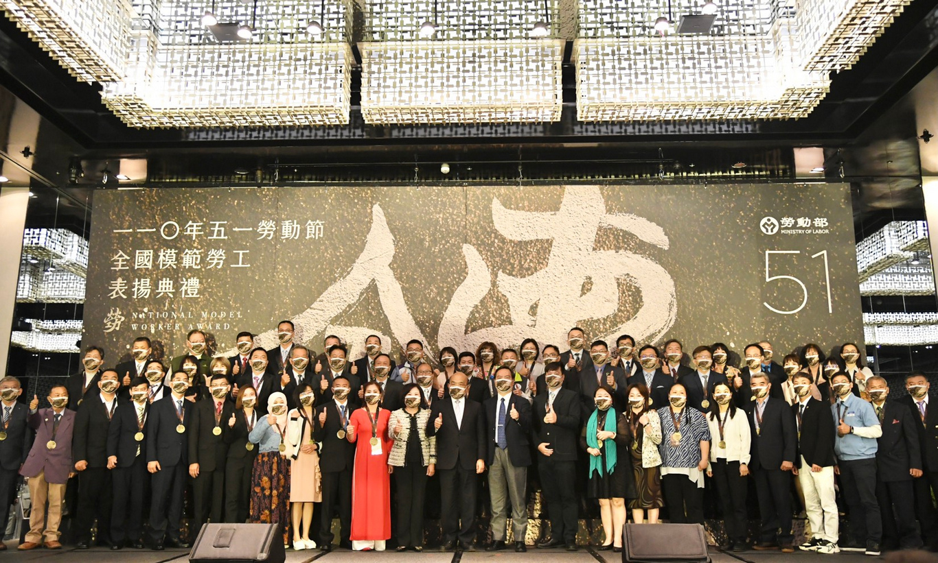 花蓮慈濟醫院病房護理長劉玉玲，獲頒「全國模範勞工」殊榮。