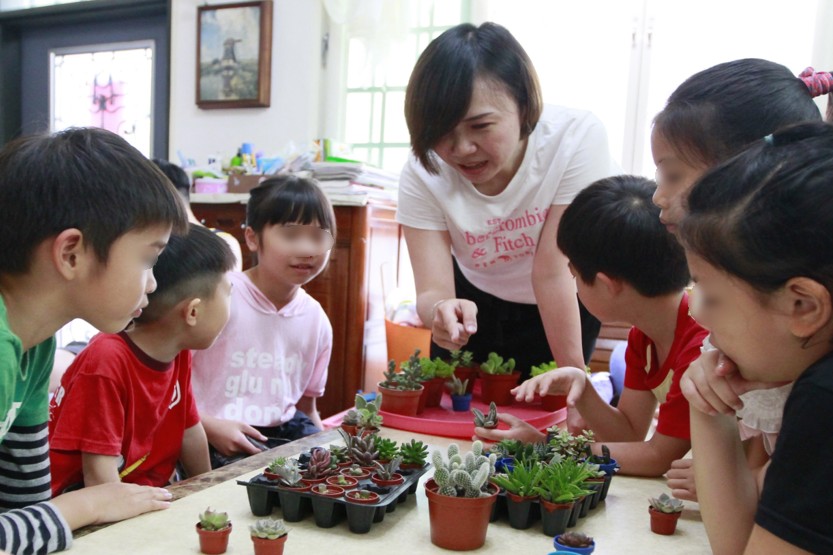 急診專科護理師游雅婷，利用假日帶著孩子種植、照顧多肉植物，感受生命奧妙並學習尊重生命，以及父母的照顧之恩。