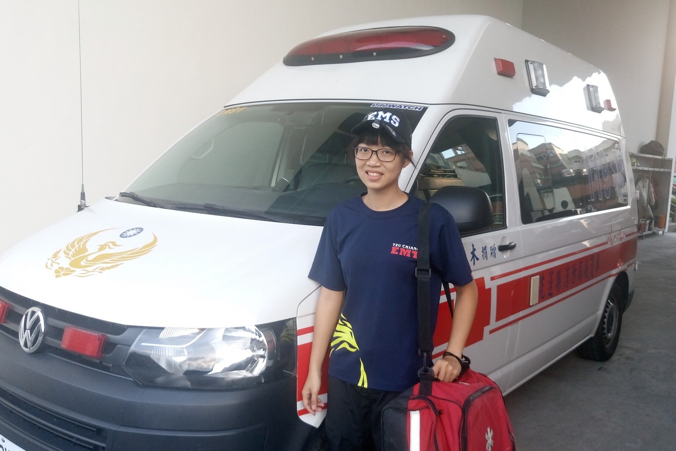 傷口造口及失禁護理師鄒明耘，同時也是花蓮縣消防局自強分隊救護義消，下班時間運用護理專業繼續搶救生命。