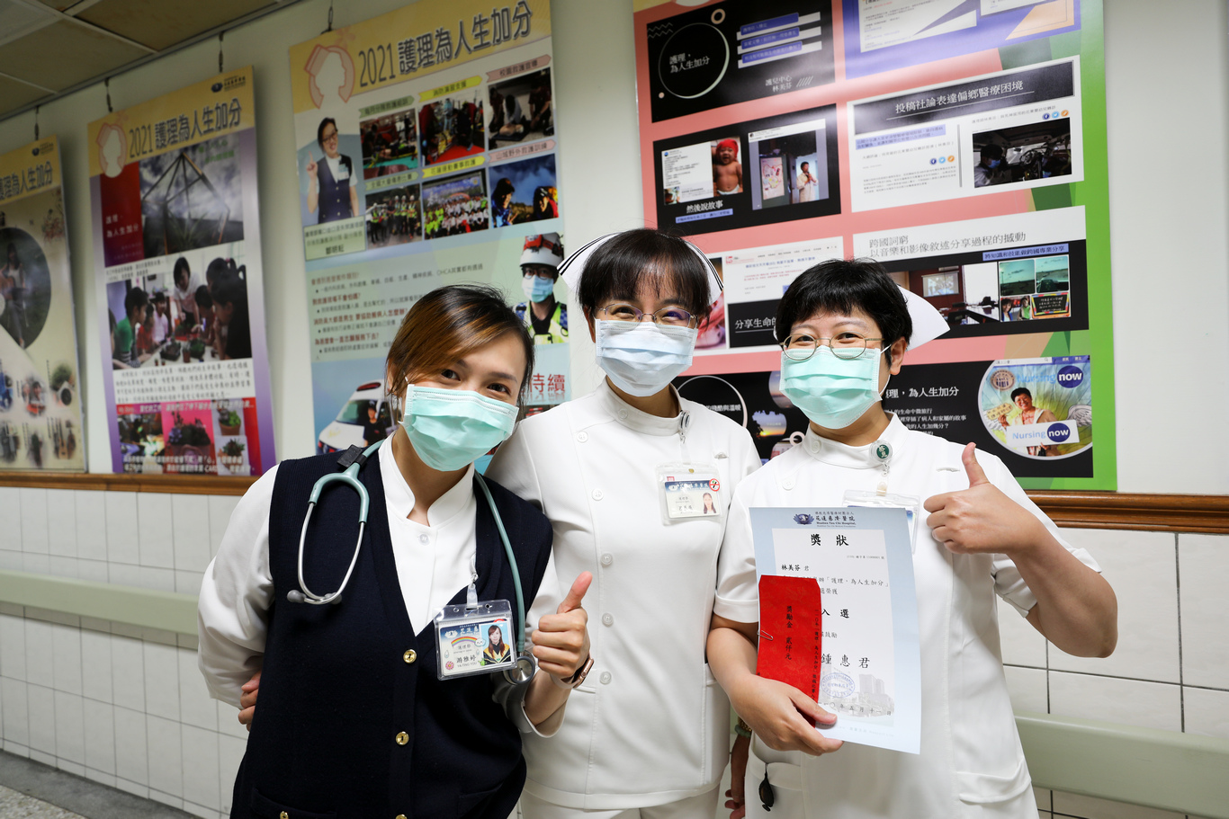 護兒中心的護理師林美芬(左)，執筆分享醫病間生命的溫暖與感動。急診專科護理師游雅婷(右)，照顧多肉植物的綠手指，從快節奏的急診工作中，感受「慢」生活。