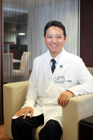 入選「全球前2%頂尖科學家榜單」的研究部主任丁大清醫師