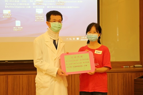 中華民國頭頸愛關懷協會鄧海玲秘書長