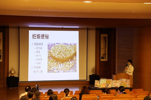 盧昱竹醫師表示,孕婦並不適合服用使人容易拉肚子的方藥,而是較推薦使用含有脂肪油、有「潤腸」效用的種子類藥材,包括黑芝麻、柏子仁、火麻仁等等。