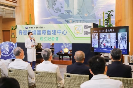 蔡昇宗主任透過與傷友一起努力從臥床到站起來走路的故事