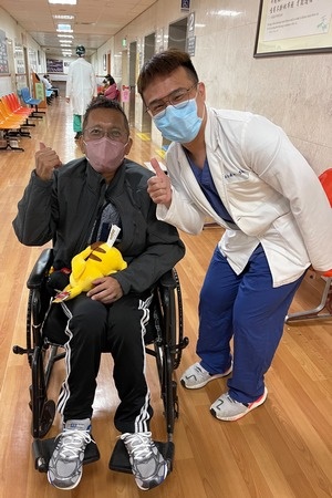 黃先生夫婦倆回送護手霜感謝所有照顧過他的團隊2