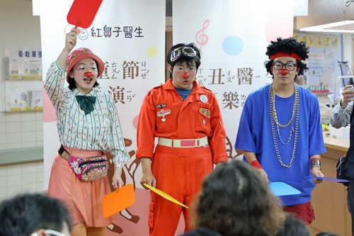紅鼻子醫生巡演送暖　花蓮慈院跨病房傳遞兒童節歡笑