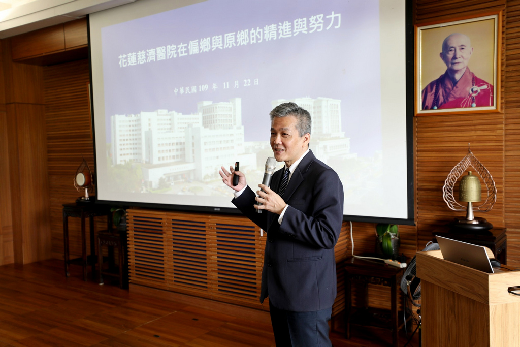 星助主秘分享偏鄉醫療的成果，冀望能造福城市、造福整個地區