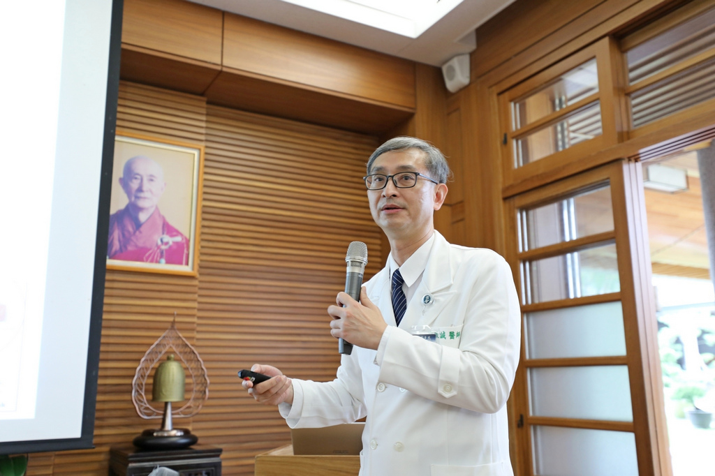 李啟誠主任分享再生醫學與免疫細胞的進展