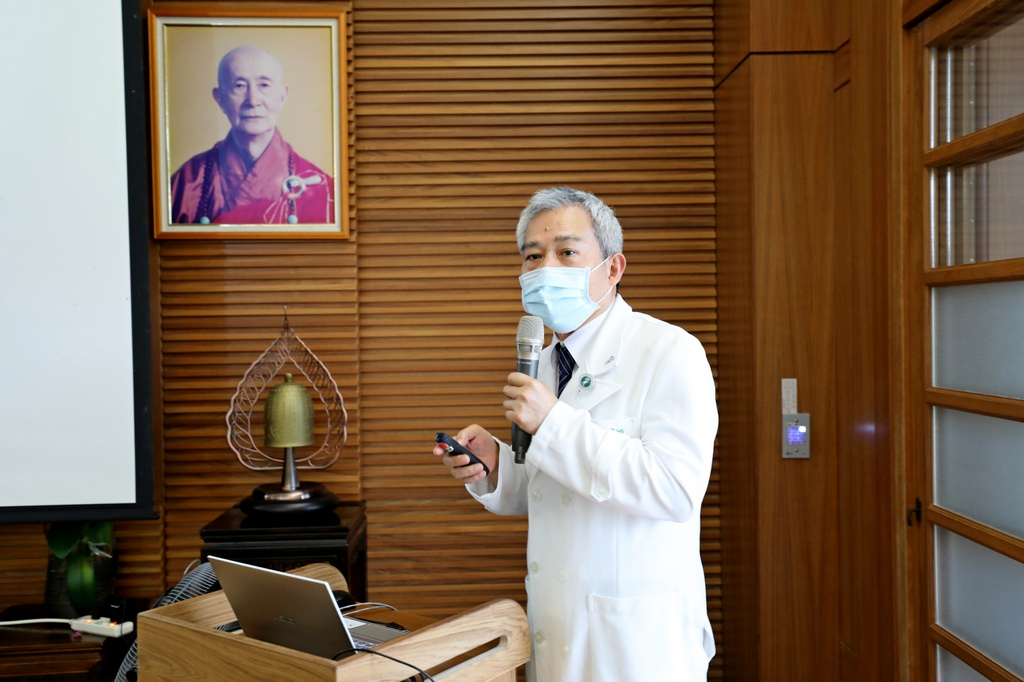 王志鴻副院長向主管同仁報告醫院空間的變動，期盼花蓮慈院能迎來更好的變化