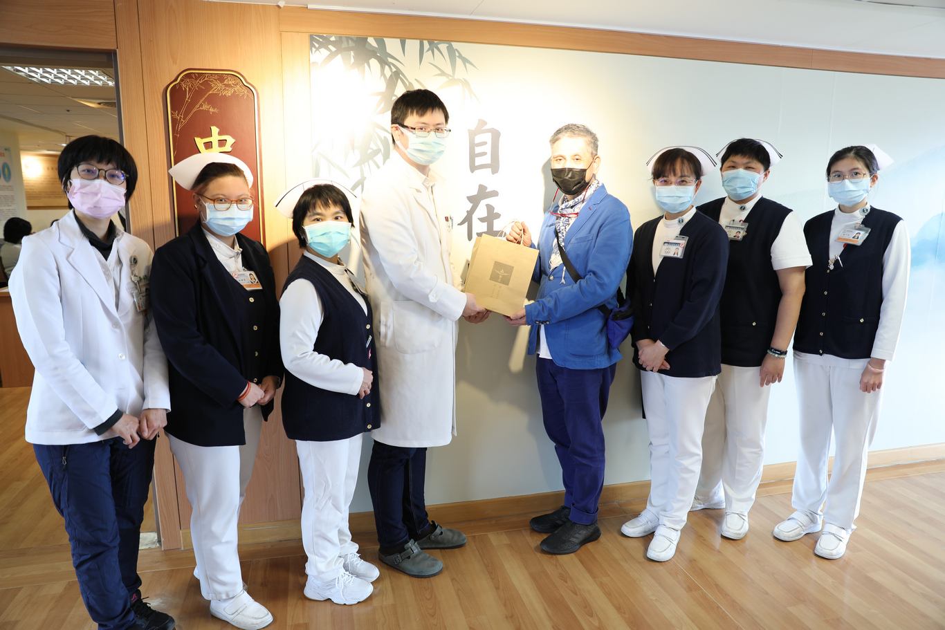 蘇國垚走訪健檢中心及中醫自費病房。