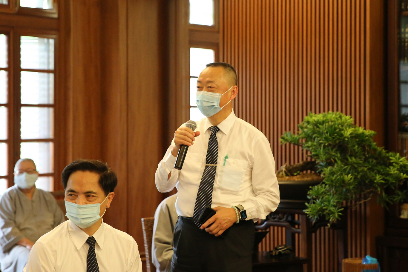 慈濟志工全球總督導黃思賢說：「我們永遠生生世世跟著　上人做就對了！」