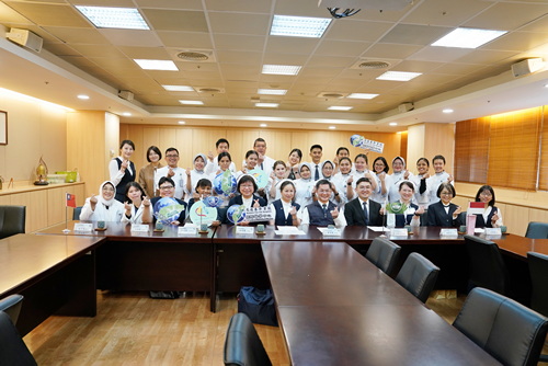 慈濟科技大學與代訓的學員合影