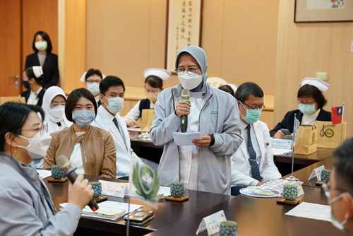 印尼慈院骨髓移植病房護理長Ns. Rustiani, S. Kep表示，他們希望學習骨髓移植相關護理之外，還包括全人照護的慈濟人文、日愈重要的中文