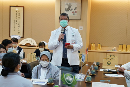 Dr. Edi很歡迎印尼護理團隊，期待她們認真學習收穫滿滿，回印尼後能學以致用，並教導其他夥伴成為優秀的骨髓移植護士