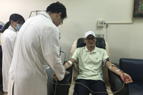 （圖：朝煒衷心的希望捐贈順利，讓受贈者能早日回到家人身邊與家人們團聚，也謝謝受贈者給自己一個機會，讓他可以有機會幫助人，讓生命因為這一次的捐贈而更加圓滿，是緣份，更是福份。）