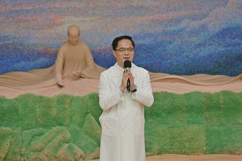 林欣榮院長勉勵全院家人們,用「愛」守護生命、守護健康,也用「愛」提升品質、及創新,最重要是用「愛」照顧病人家屬 林欣榮院長勉勵全院家人們,用「愛」守護生命、守護健康,也用「愛」提升品質、及創新,最重要是用「愛」照顧病人家屬