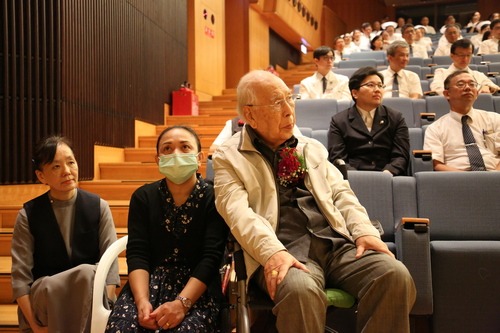 圖說：百歲仁醫楊思標教授也前來祝福。