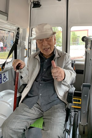 圖說:百歲仁醫楊思標教授也前來祝福。 圖說:百歲仁醫楊思標教授也前來祝福。